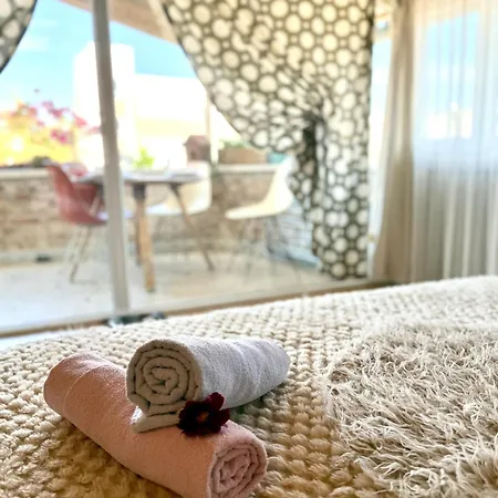 Daire Kaleiçi Muhteşem Teras Keyfi Harika Dizayn Ve Lokasyon